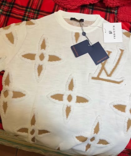 Recensione con foto di un cliente su Maglione LV 002