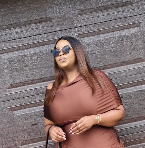 Customer photo review of Ombre Choc Brown Vietnamese SDD Bone Straight Closures