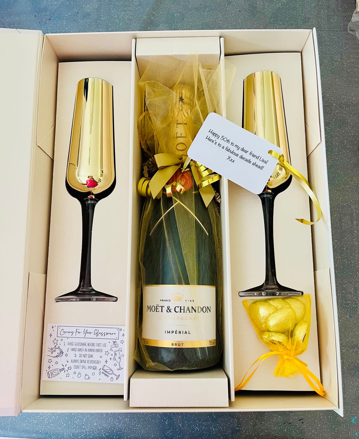 Customer photo review of Golden Edition Moet & Chandon 75cl Champagne Gift Set