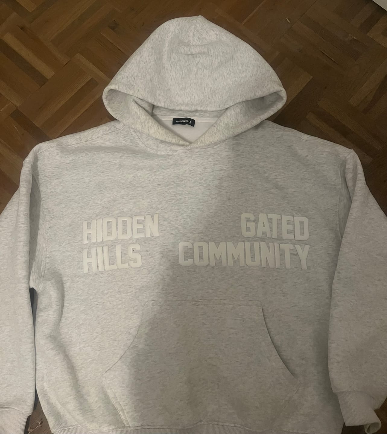 Customer photo review of GATED COMMUNITY HOODIE LIGHT GREY
