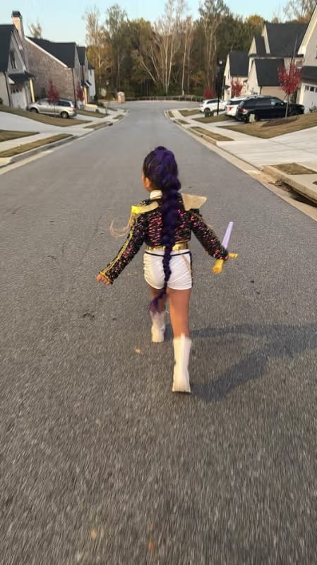 Customer photo review of Enfant Rumi Mira Zoey Golden Tenue Noire Cosplay Costume
