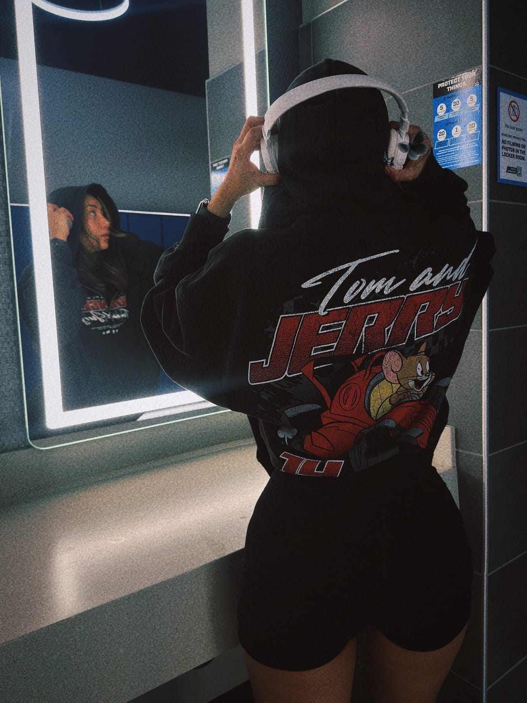 Customer photo review of 5179 - Tom & Jerry Zipup