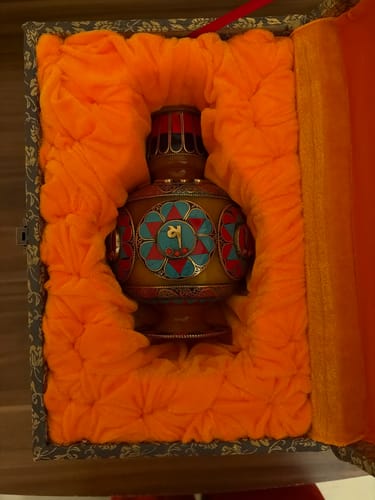 Customer photo review of SUKHAVATI Yellow Jambhala FORTUNE Eight Auspicious Bottle for Eliminating Poverty