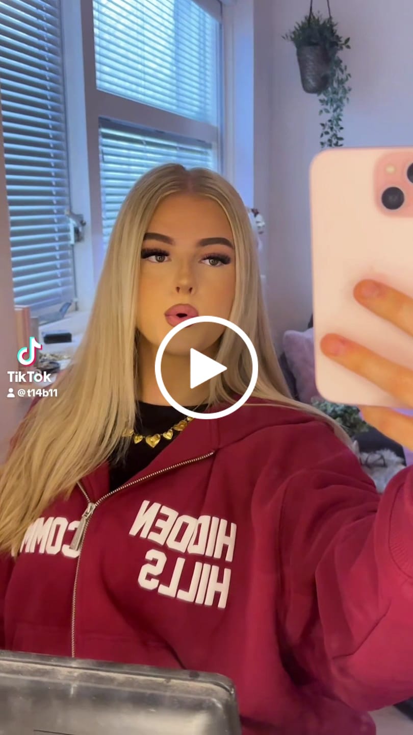 Customer video review of GATED COMMUNITY ZIP HOODIE BURGUNDY