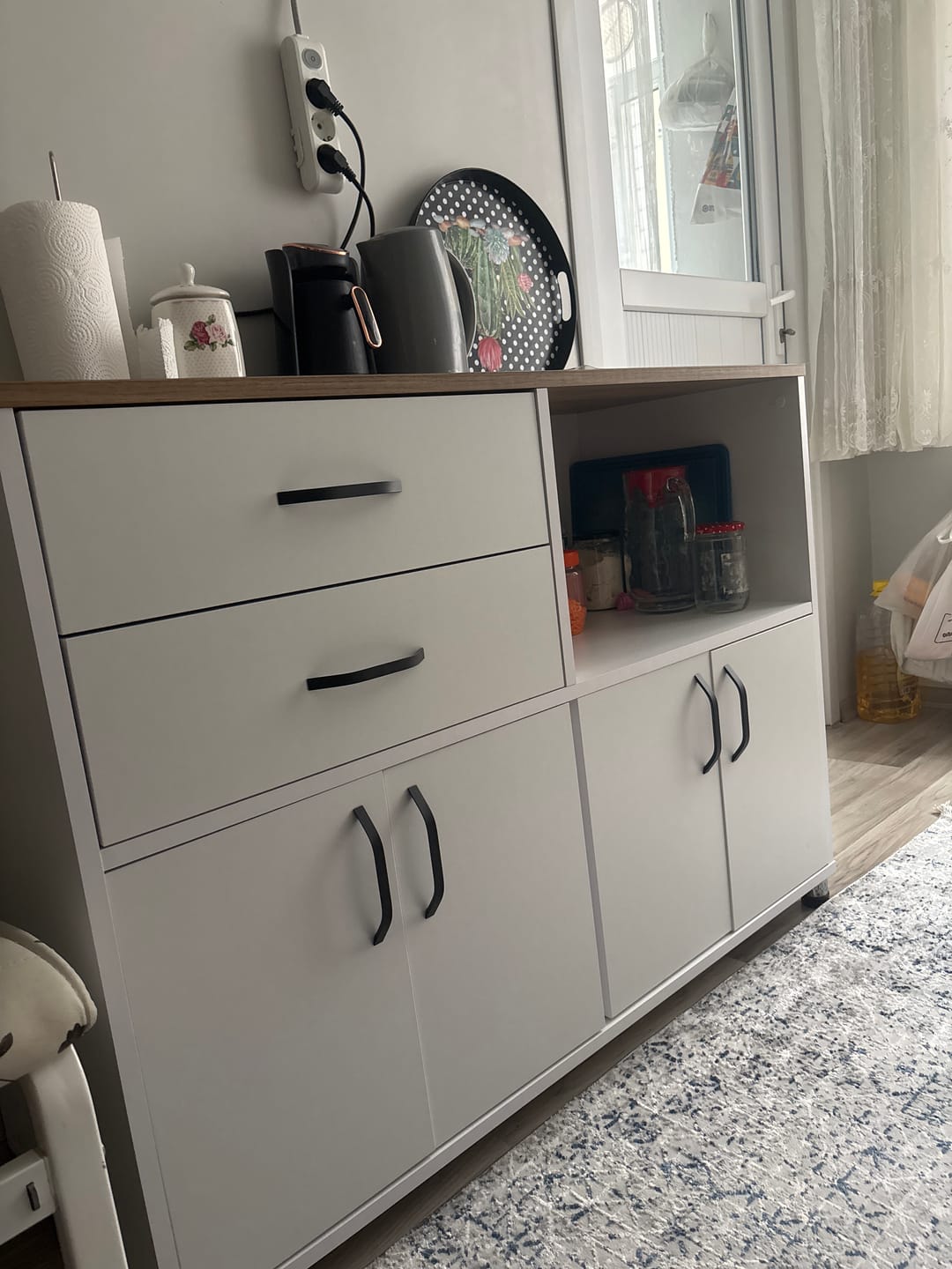 Customer photo review of Rani JE206 Kahve Köşesi Çok Amaçlı Dolap 4 Kapaklı 2 Çekmeceli Kiler Mutfak Dolabı Beyaz - Sepet Ceviz