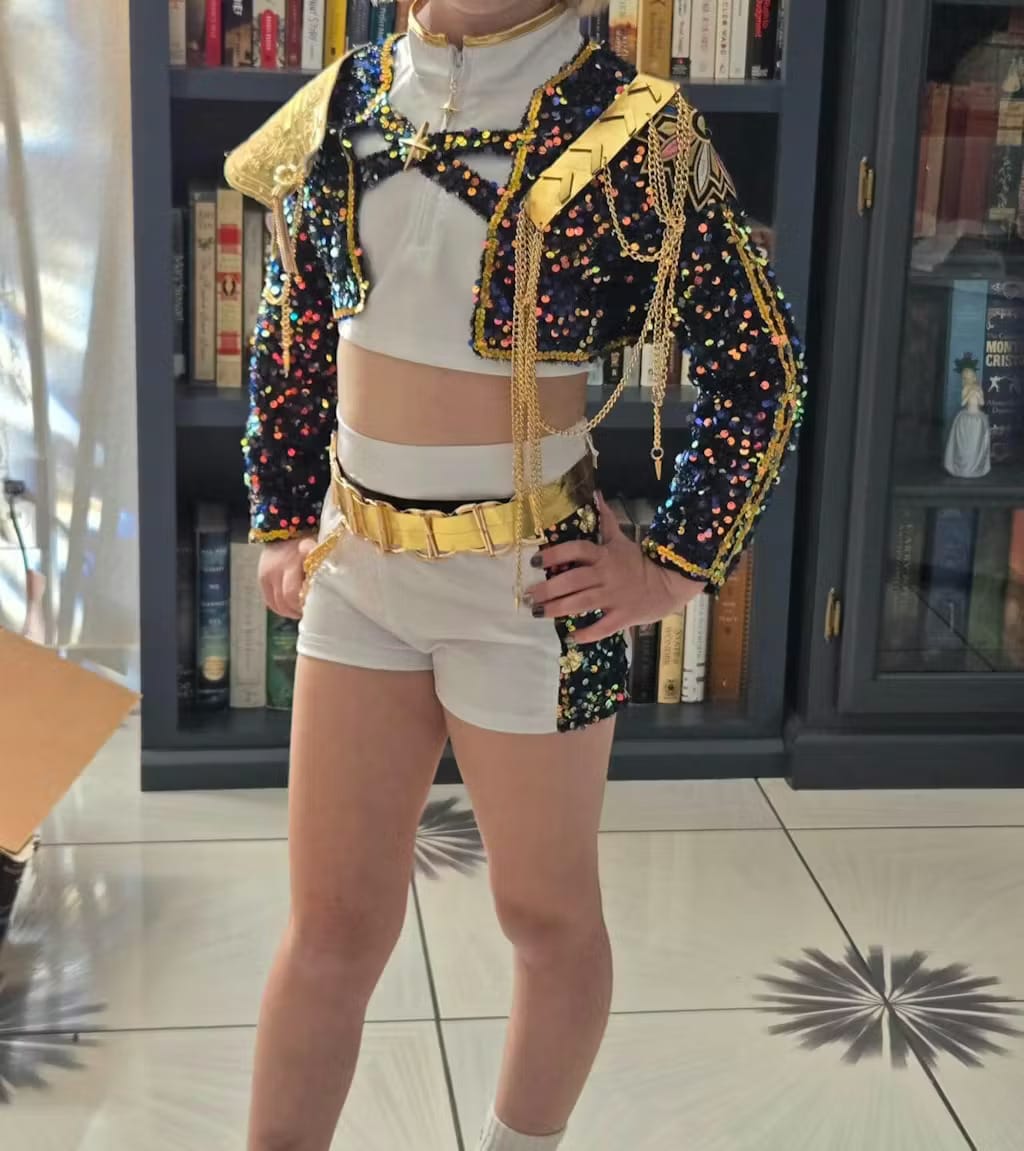 Customer photo review of Déguisement Enfant Golden Tenue Noire Costume
