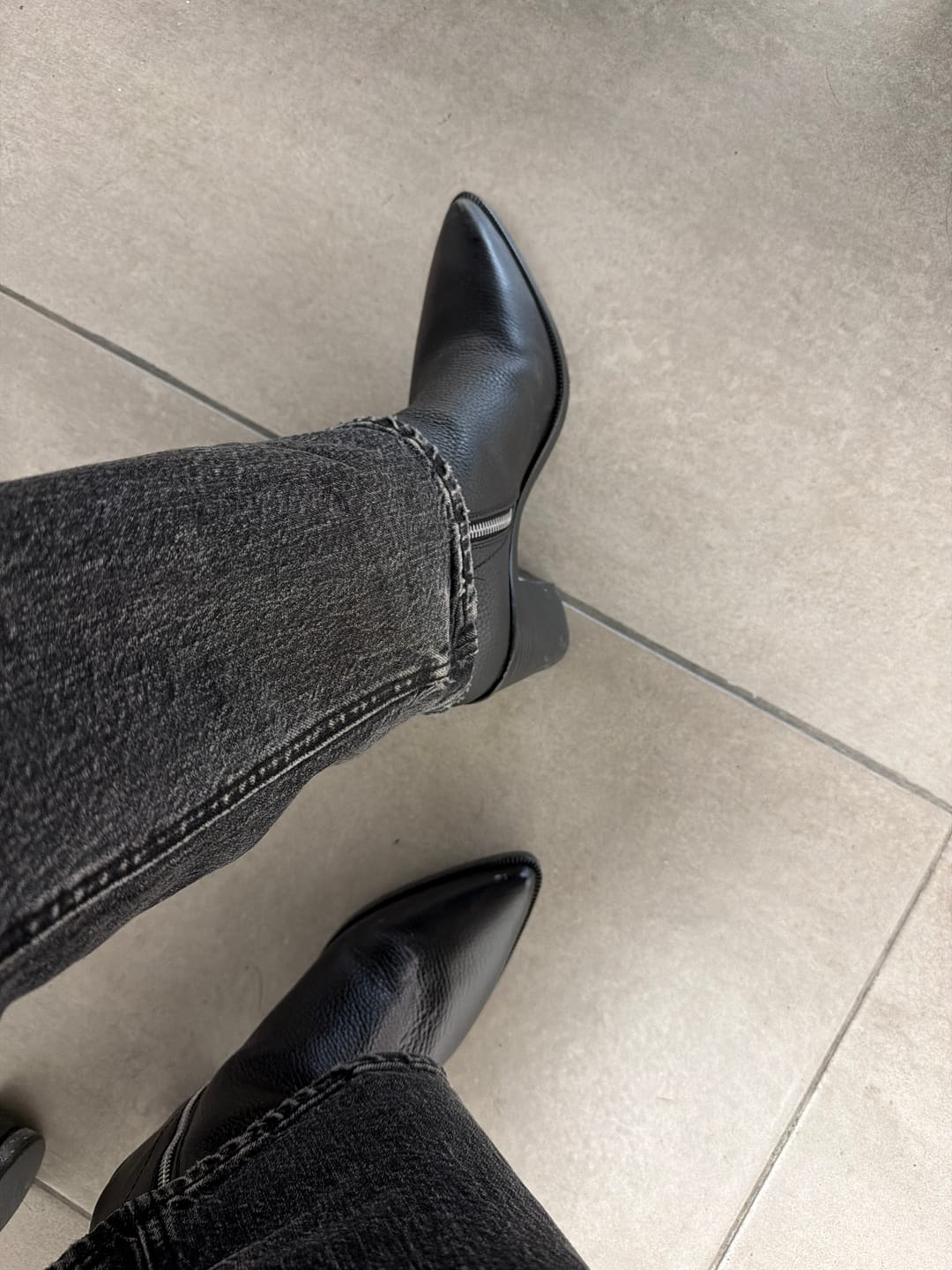 Customer photo review of BOTA CHELSEA TACÓN BLOQUE PIEL NEGRO