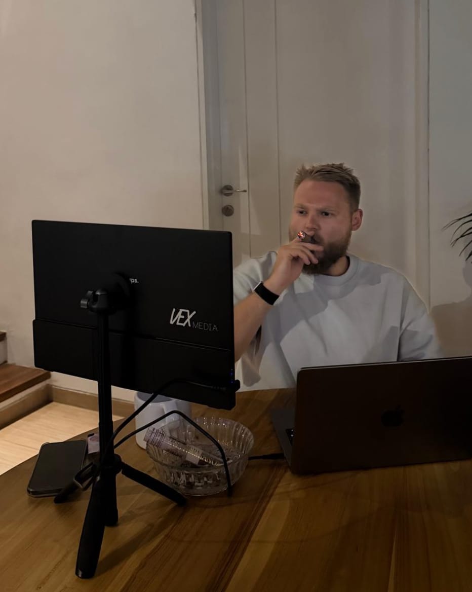 Customer photo review of 16” Portable Monitor + Stand