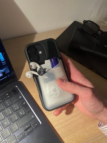 Customer photo review of iPhone 16