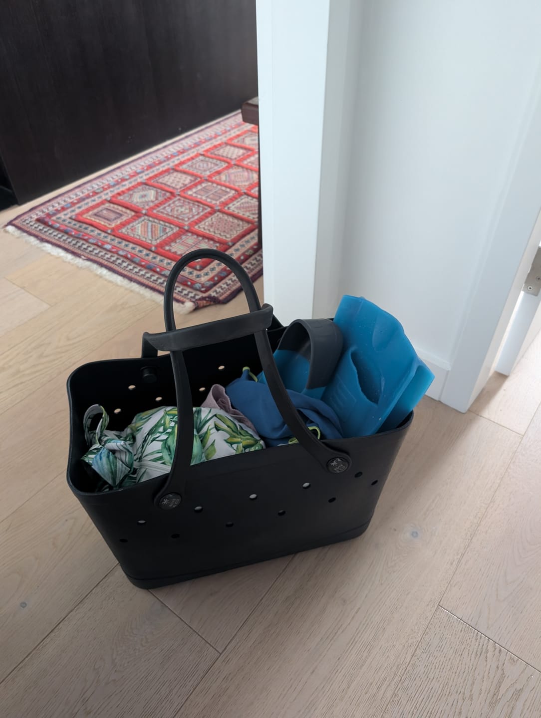 Customer photo review of Maxi Tribe Bag in Black Coral