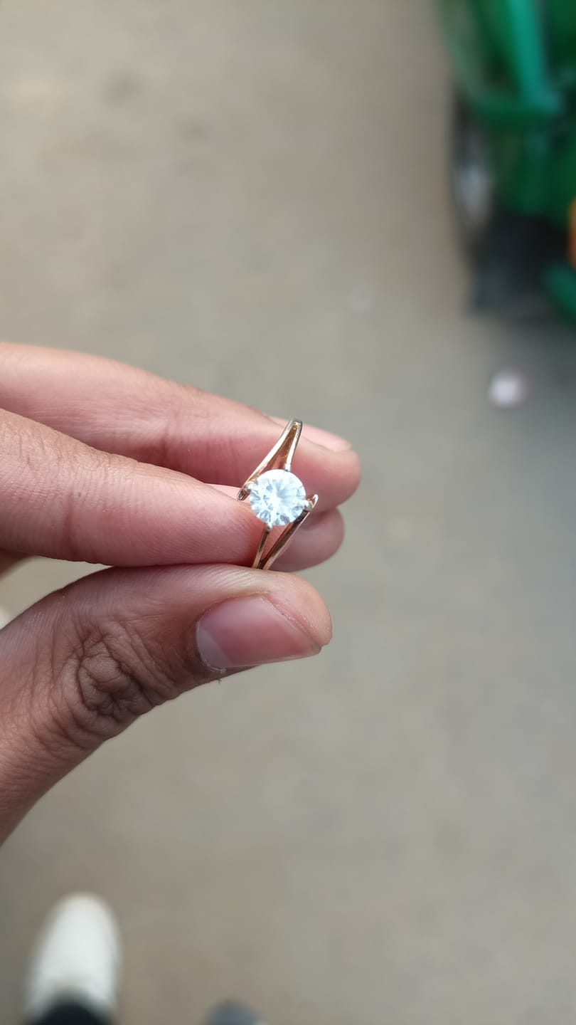 Customer photo review of Anushka Sharma Golden Gleam Dream Ring