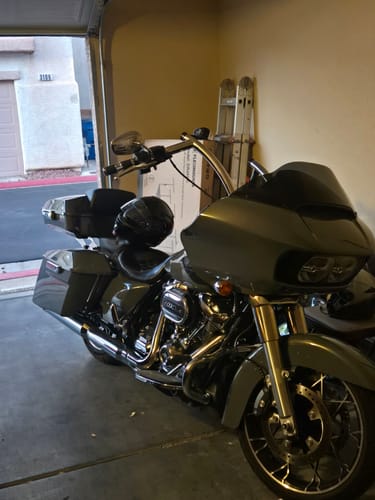 Customer photo review of HR3 Gunship Gray King Size Touring Trunk Luggage with Speaker Cut Outs For 14-24 Harley Touring