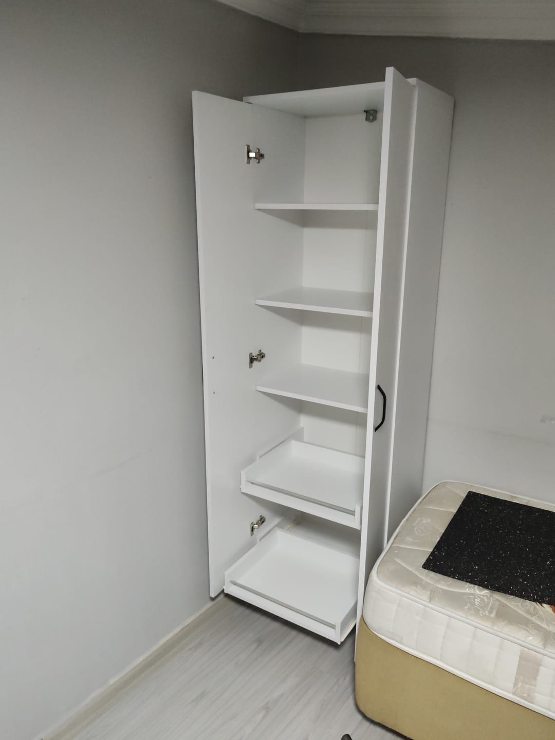 Customer photo review of Rani JE110 Çok Amaçlı Dolap 2 Kapaklı 5 Raflı Banyo Kiler Mutfak Dolabı Beyaz