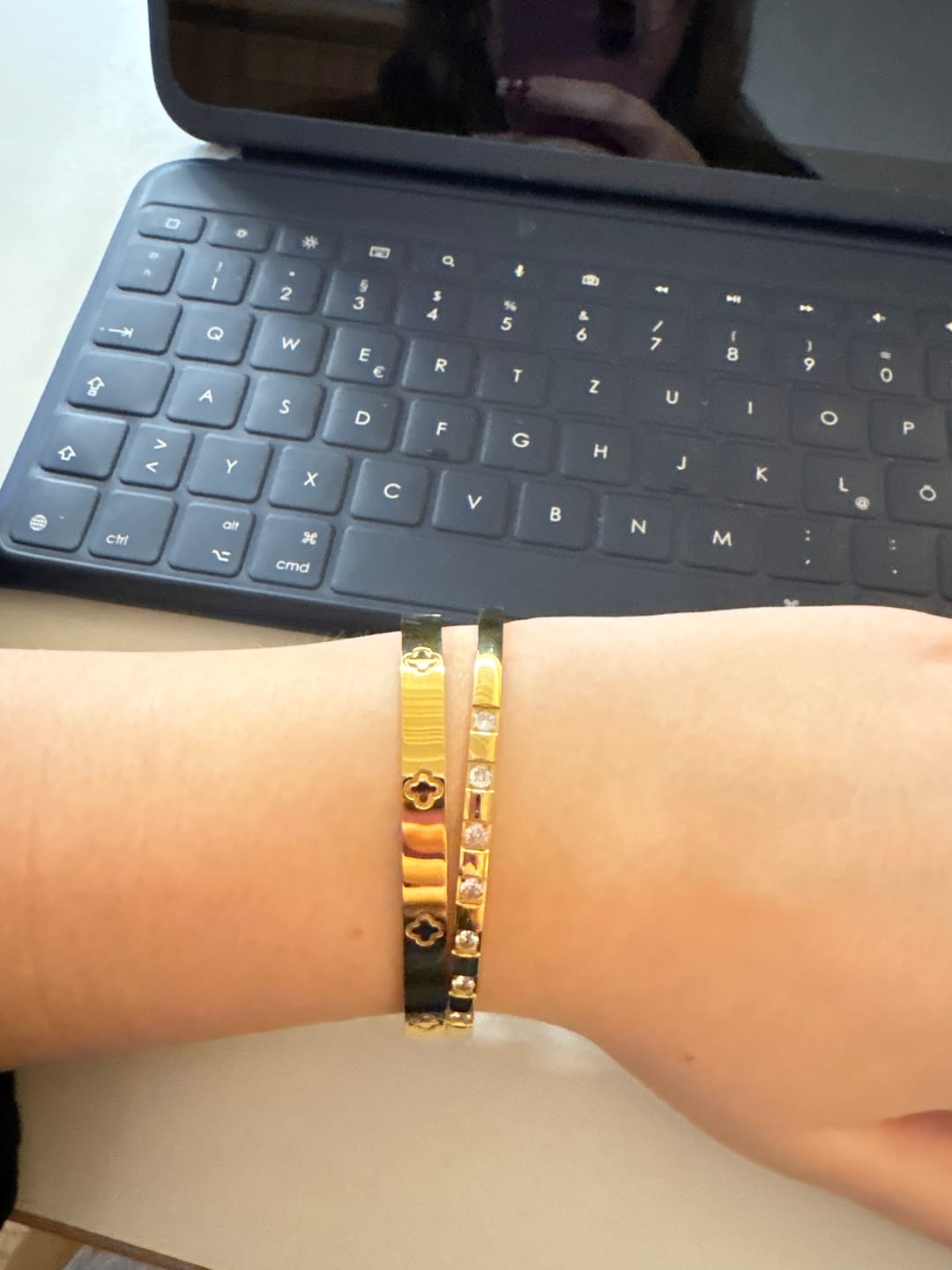 Customer photo review of Lola Armreif | 18K vergoldet