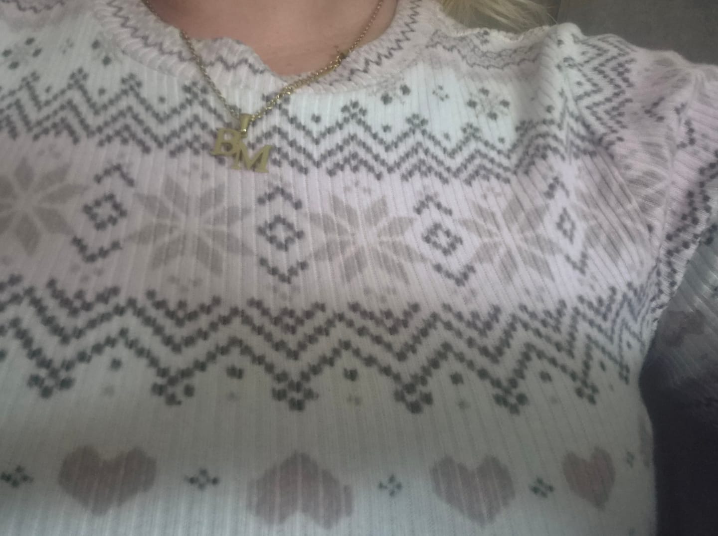 Customer photo review of Collar con iniciales entrelazadas