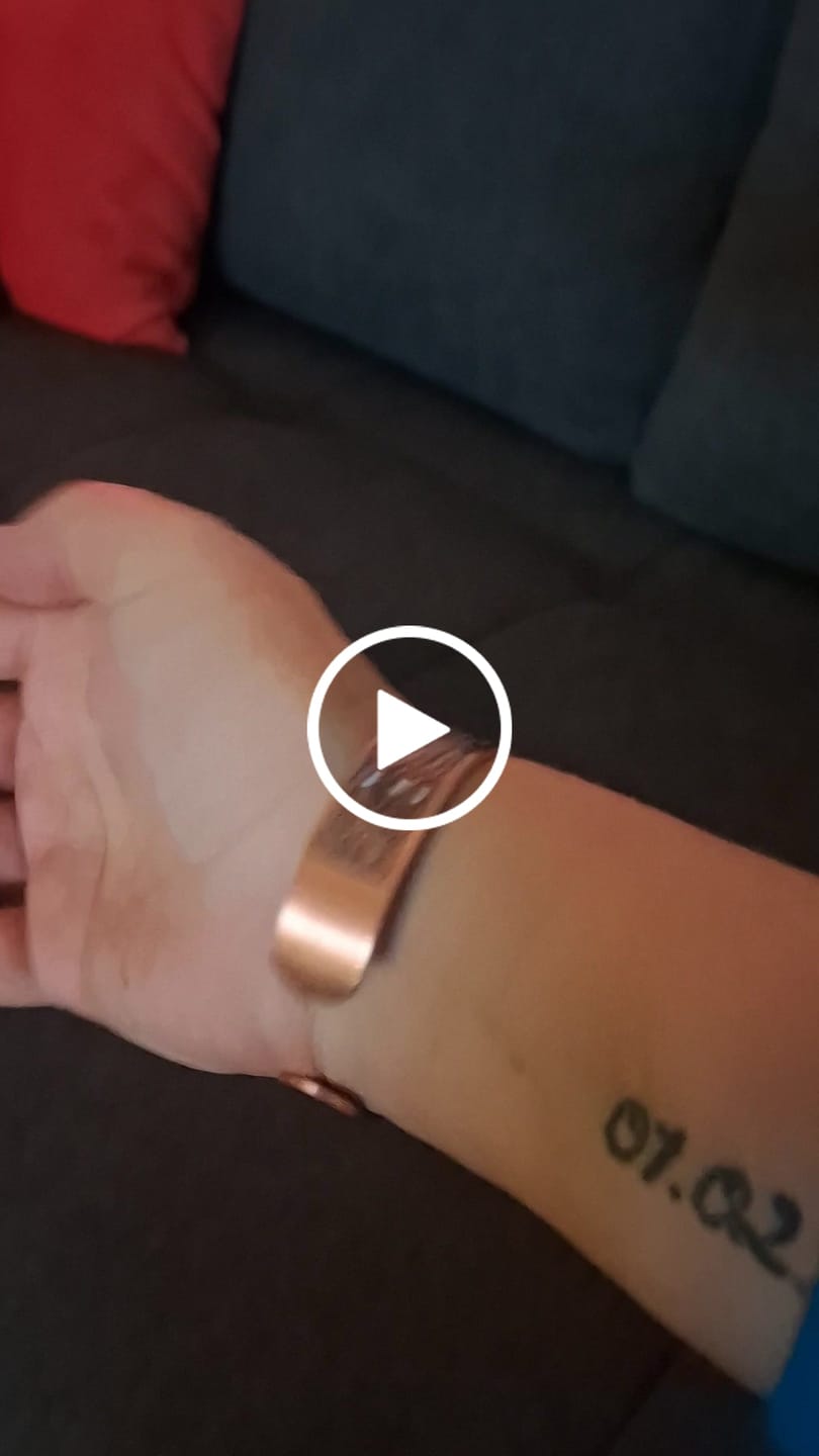 Customer video review of Tibetischer Glücks Armreif aus Kupfer