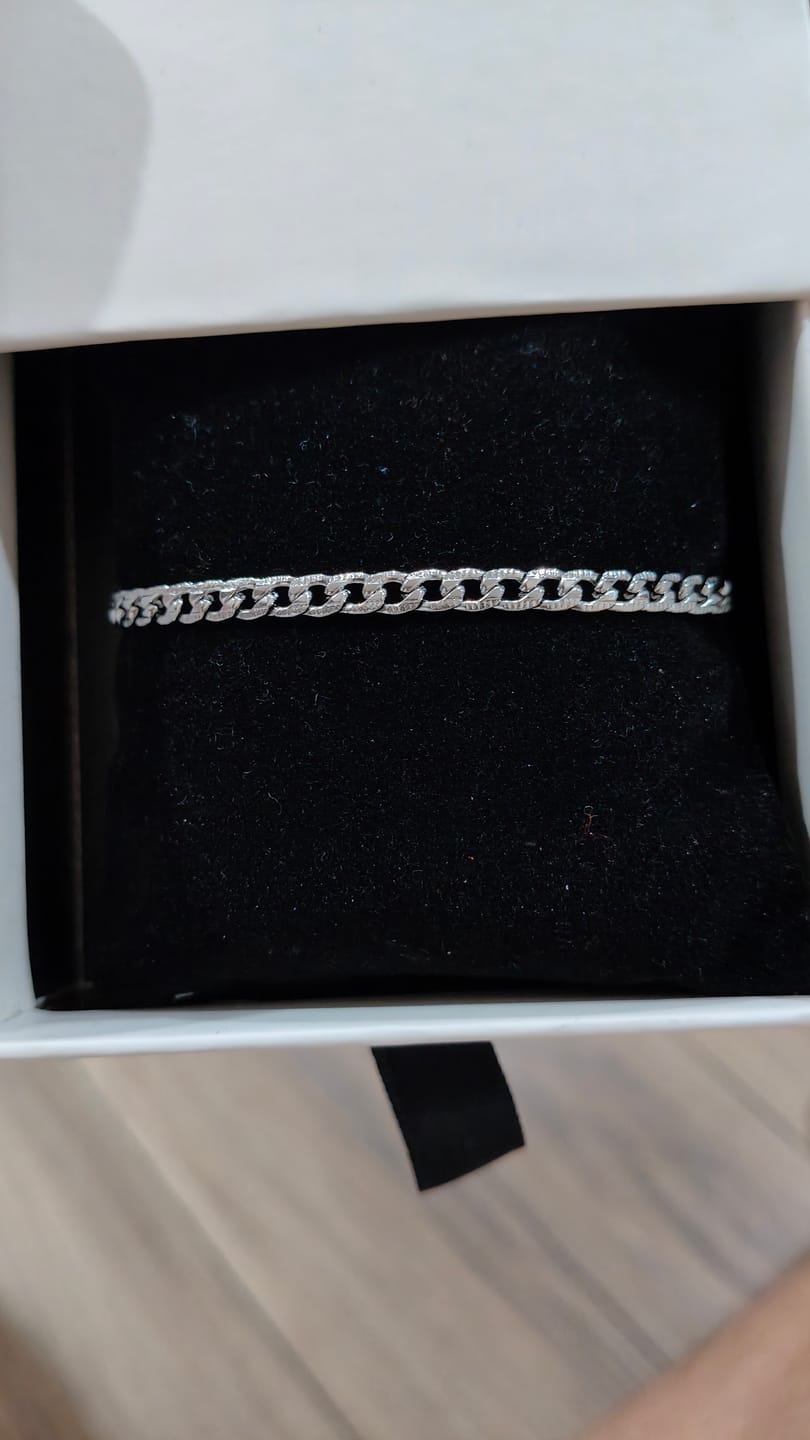 Customer photo review of Classic Cable Chain Bracelet