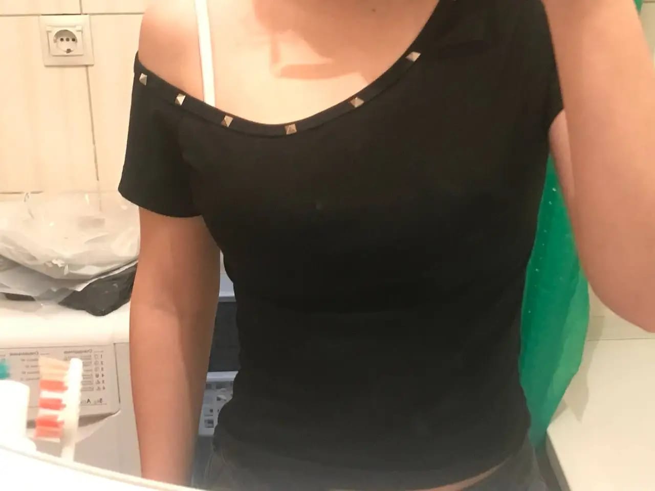 Customer photo review of Black Shoulder Slanting Short Sleeves T-Shirts Women's Summer Tight Fit Short Style American Hot Girl Design Sense Top