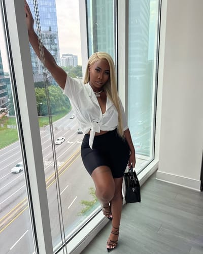 Customer photo review of Icy Blonde Perfection #613 Long Straight 13x4 Lace Frontal Wig Swiss HD Lace Frontal 24-26"&30" 180% Density