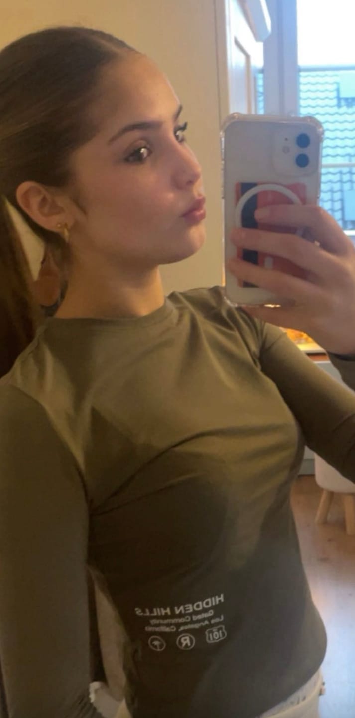 Customer photo review of LABEL LONGSLEEVE TOP SAGE