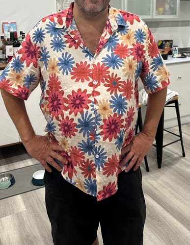 Customer photo review of Men's Floral Cotton Daisy Flower Summer Beach Holiday Short Sleeve Hawaiian Button Up Shirt