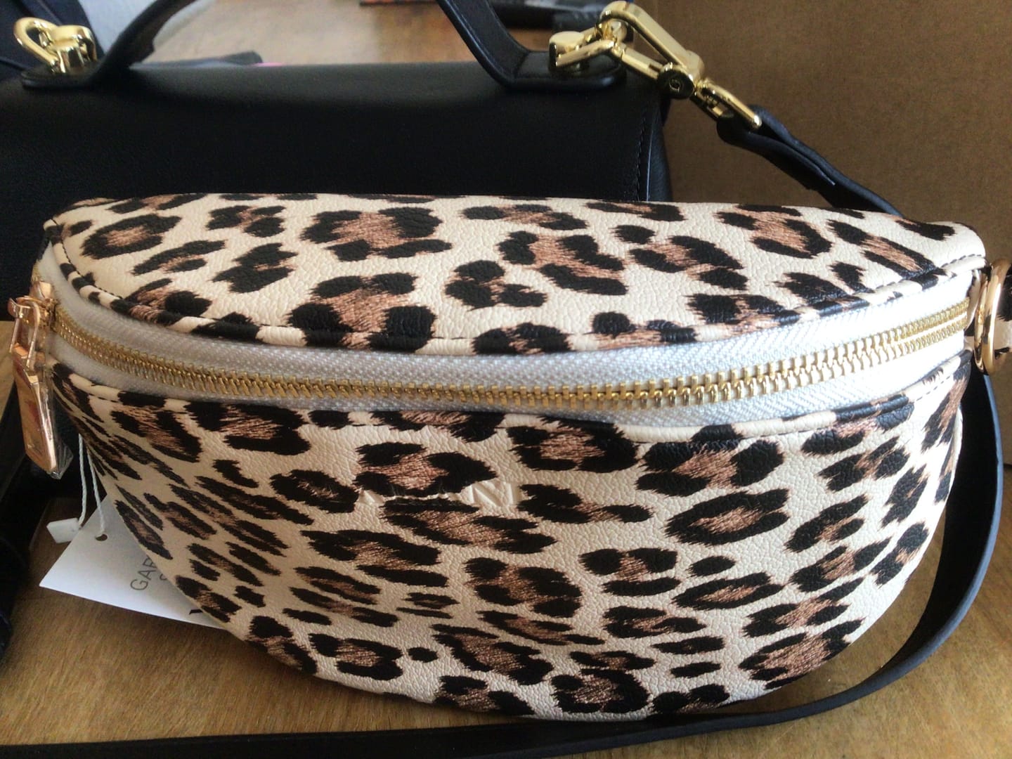 Customer photo review of NOA - LEO DARK