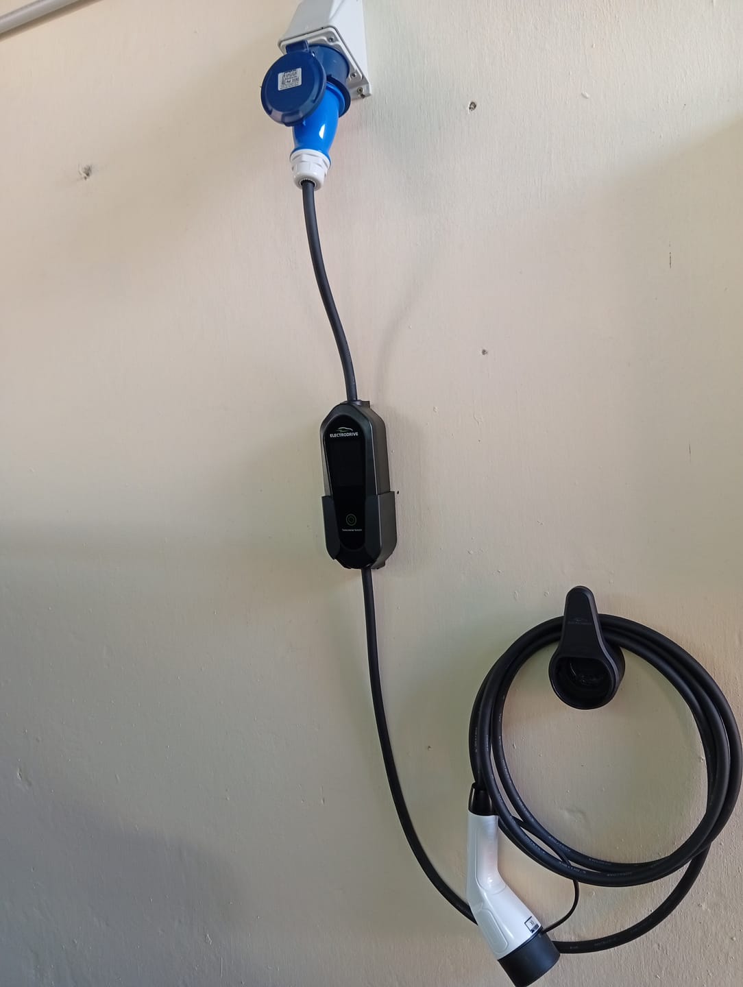 Customer photo review of Entregas a partir del 7 de enero - Cargador Para Auto vehículos Eléctricos 7 kW Tipo 2 Wallbox