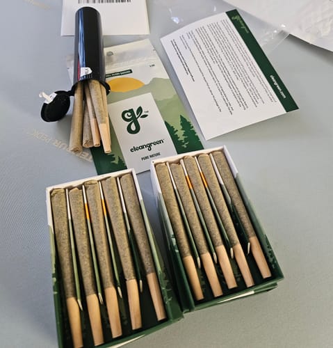 Customer photo review of White Runtz Pre-Roll 1 Gram