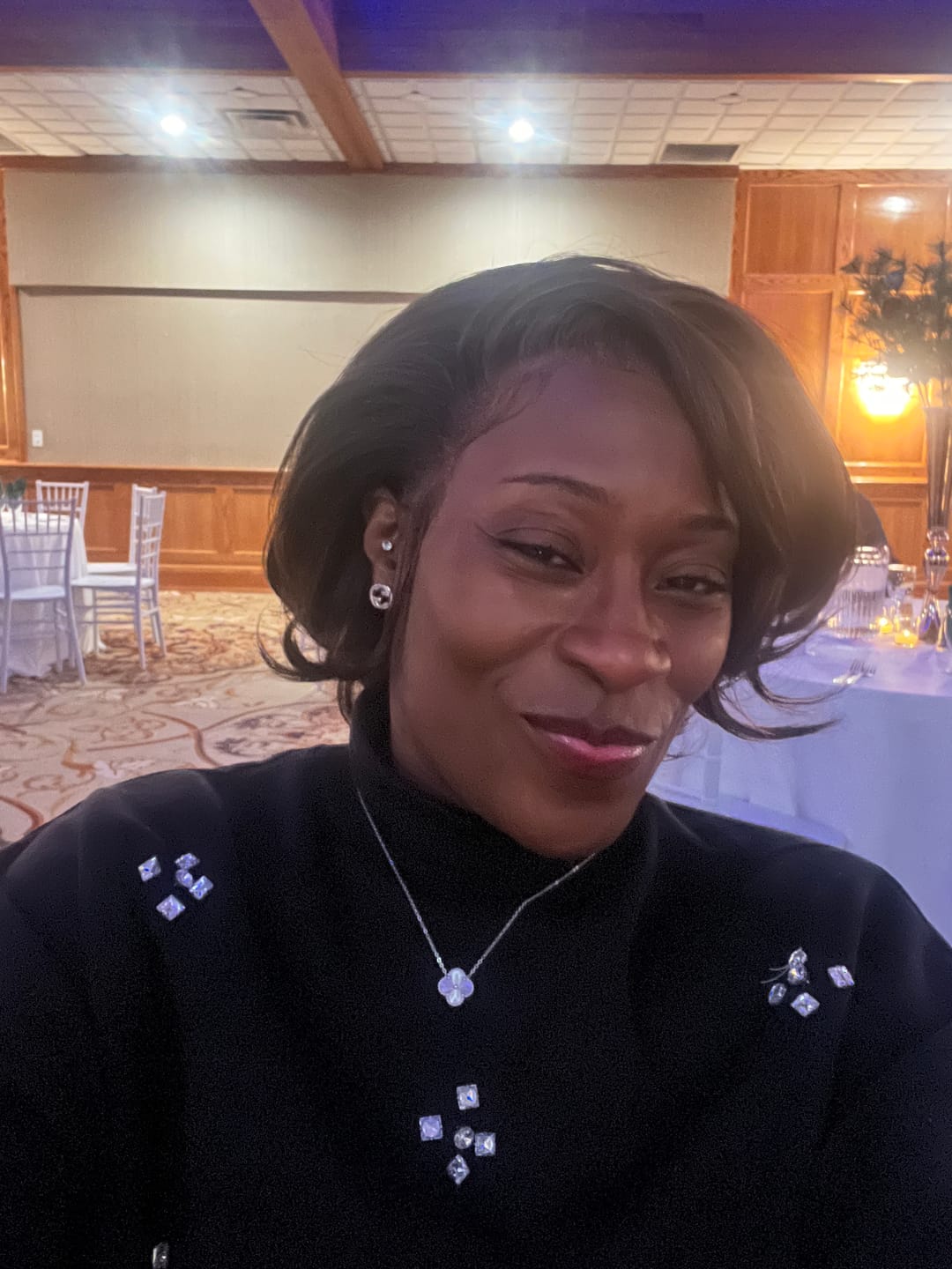 Customer photo review of Outre Perfect Hairline Swoop Series Glueless 13x4 HD Lace Frontal Wig - SWOOP 18
