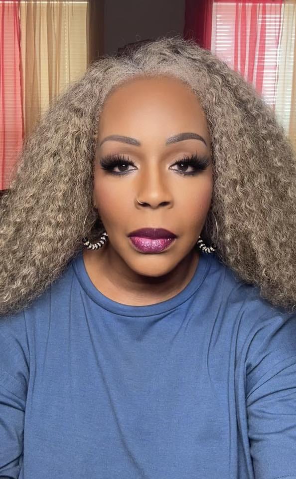 Customer photo review of Luvwin 13x4 Salt And Pepper Wand Curly Glueless Gray Color Pre-Cut Lace Wig