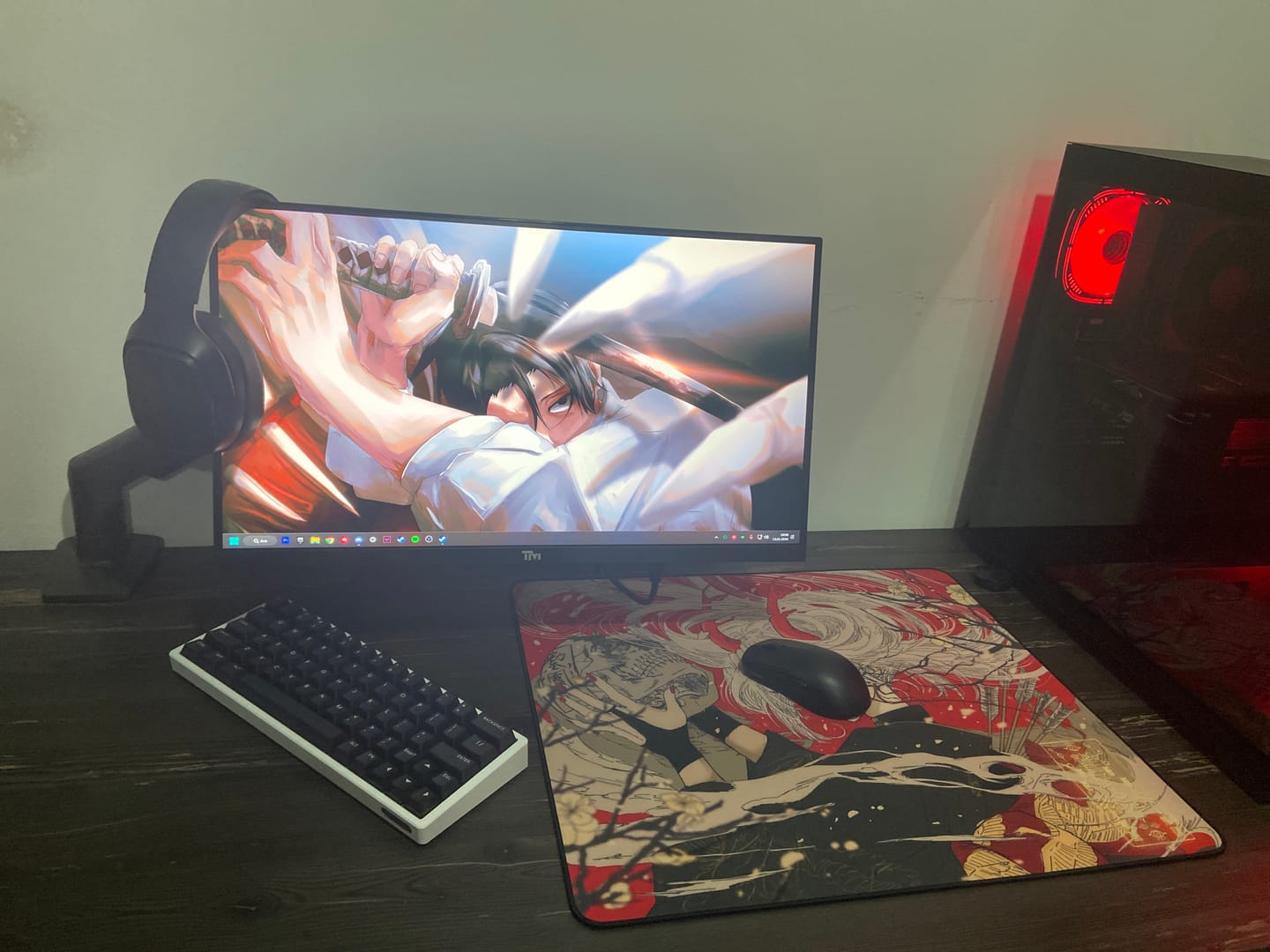 Customer photo review of AbyssGaming Crimson Remains Mousepad