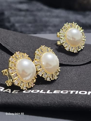 Customer photo review of N.23 - Stud Earrings