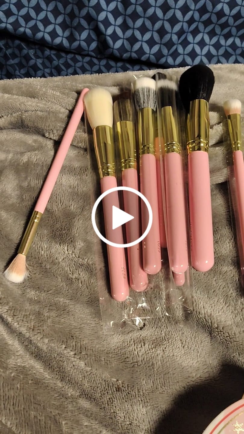 Customer video review of P.Louise Post Me Pretty Makeup Brushes