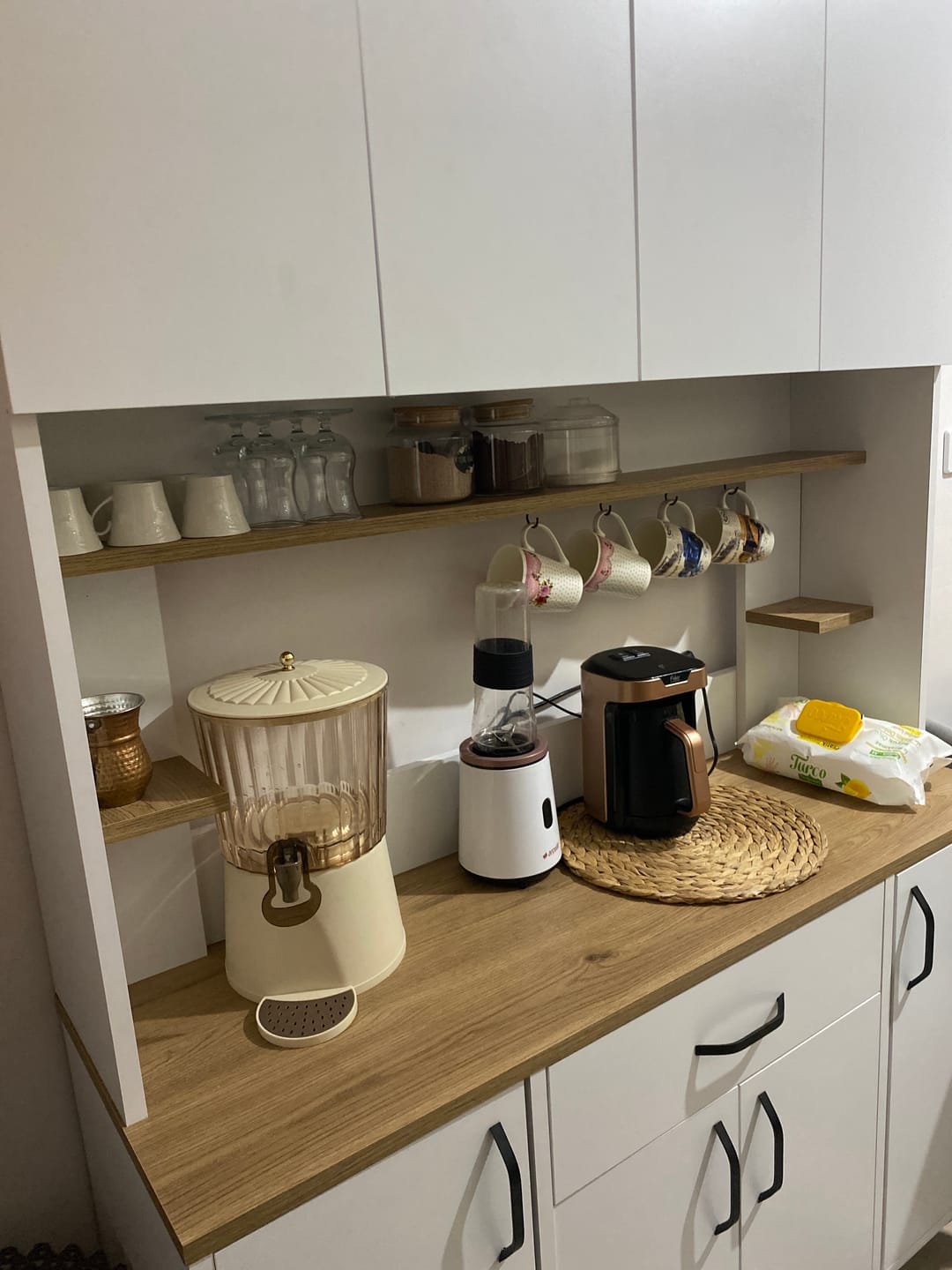 Customer photo review of Rani JE177 Çok Amaçlı Dolap 8 Kapaklı Raflı Kiler Mutfak Dolabı Sepet Ceviz - Beyaz