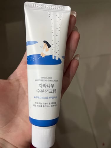 Customer photo review of ROUND LAB Birch Juice Moisturizing Sunscreen SPF 50+ PA++++