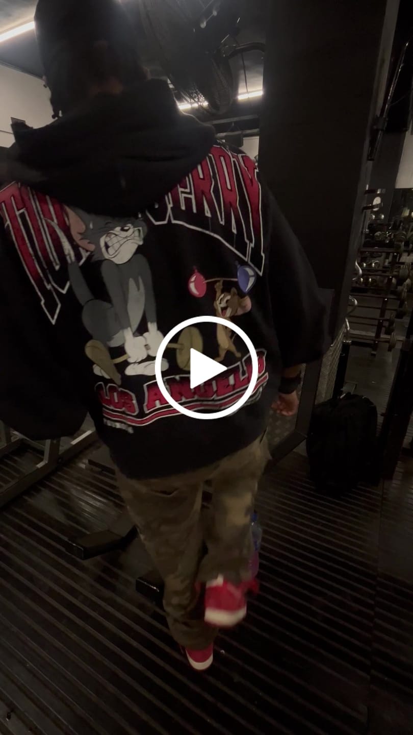 Customer video review of 5047 - Tom & Jerry Pullover