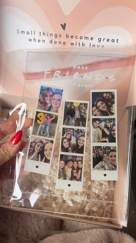 Customer photo review of Placa "Friends" c/ 9 Fotografias Polaroids