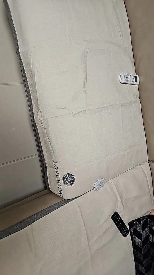 Customer photo review of LuxeWrap Sofabezug - Moderner, Rutschfester Sofakissenschutz