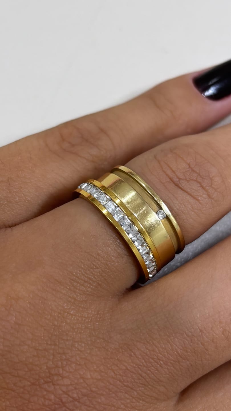 Customer photo review of Anel com Pedras Brilhantes Banhado em Ouro 18k