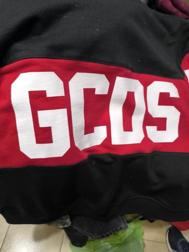 Recensione con foto di un cliente su Felpa girocollo con logo a fascia GCDS