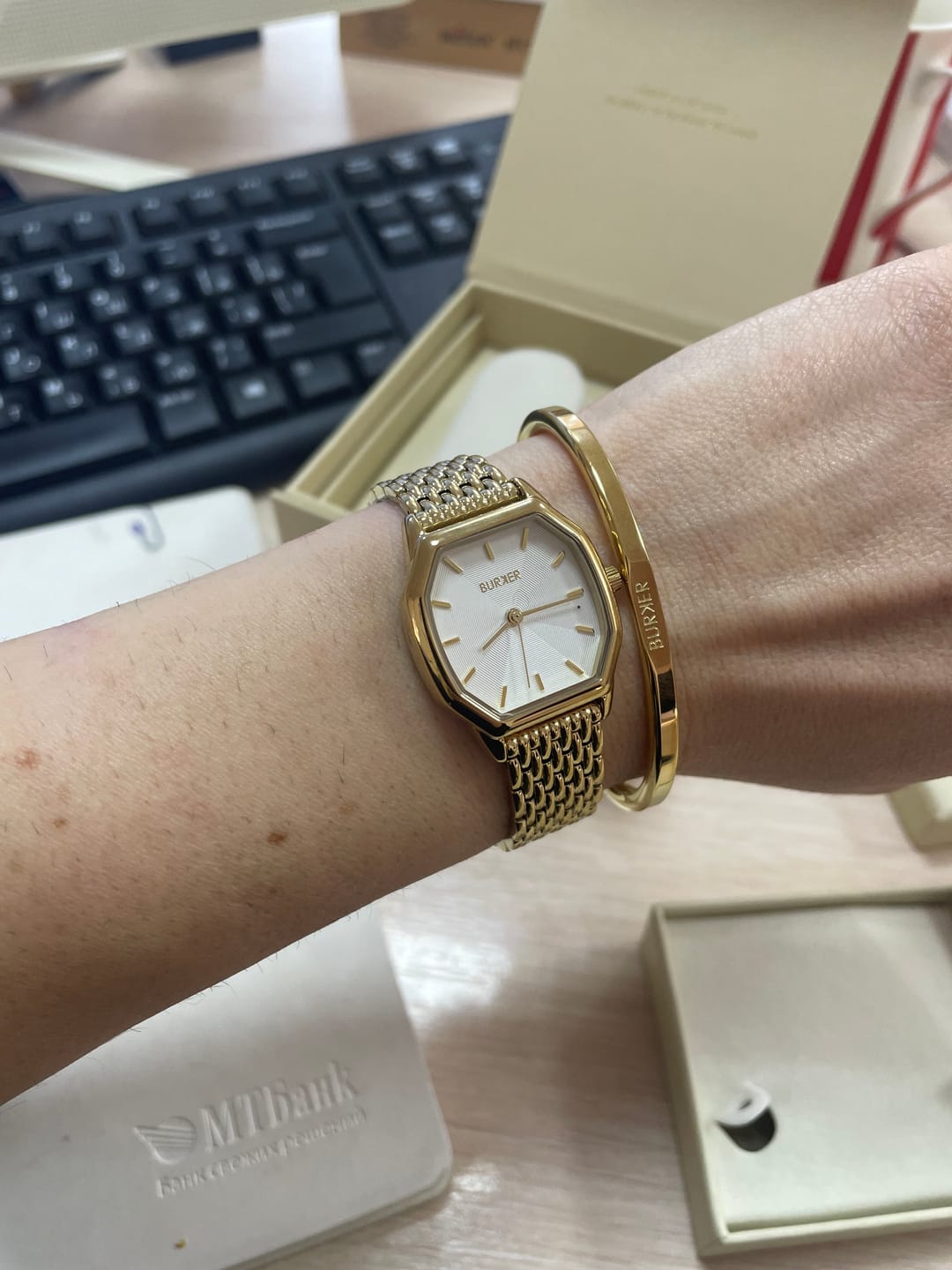 Customer photo review of Julia Gold White