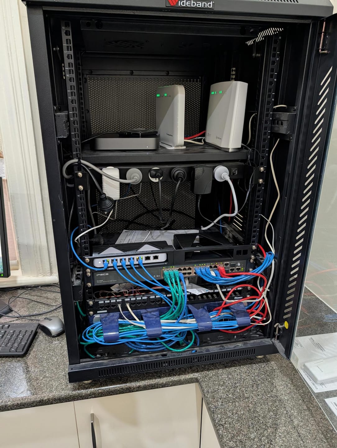 Customer photo review of Ubiquiti Unifi Ultra Switch Rack Mount (Modular)