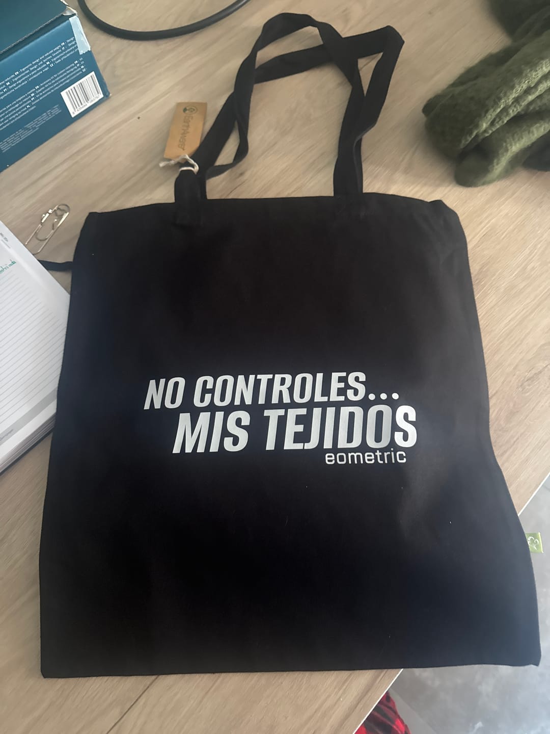 Customer photo review of Bolsa de Compra EOMETRIC - Tote Bag 'No controles.... mis tejidos' EDICIÓN LIMITADA
