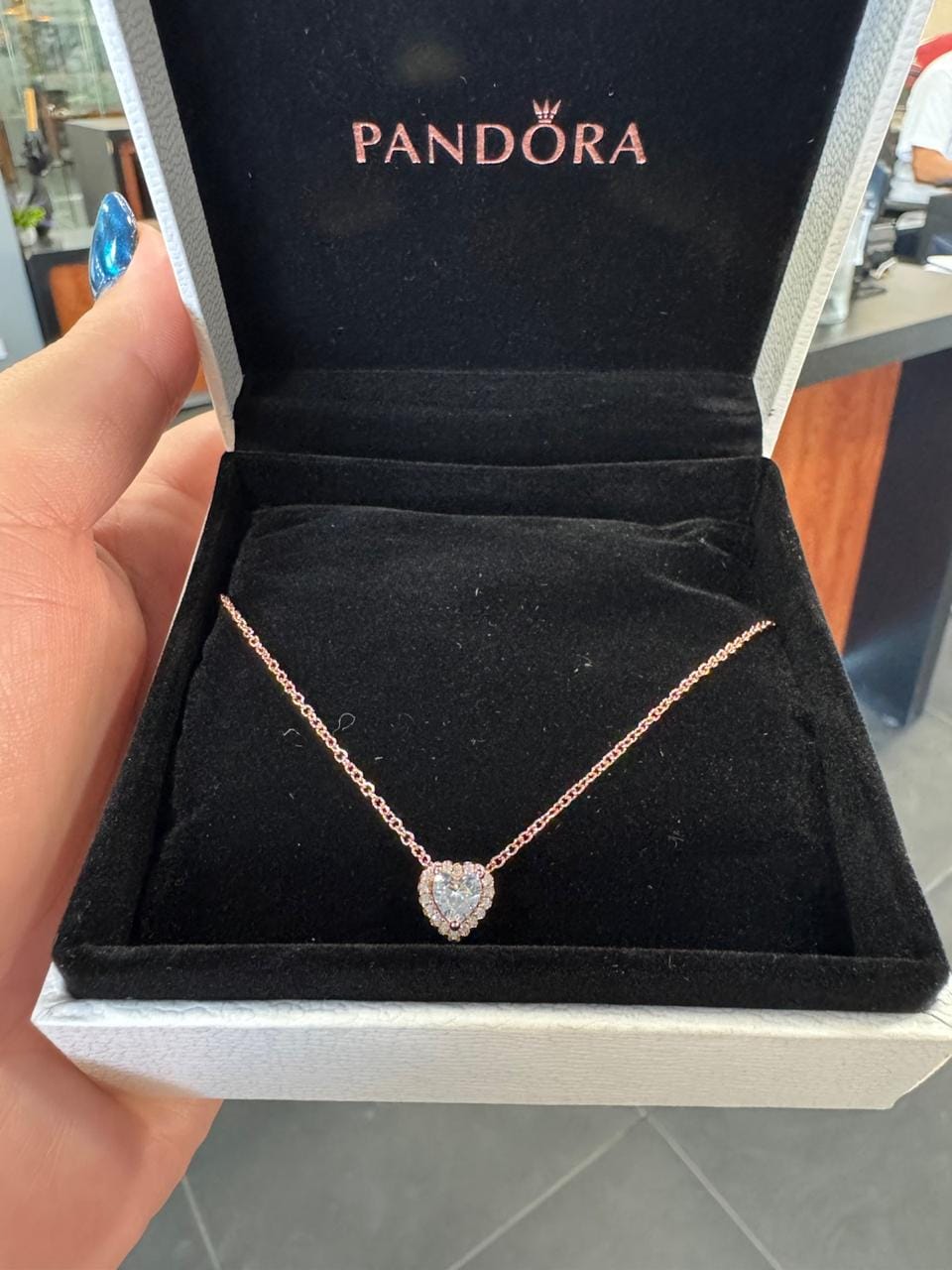 Customer photo review of COLLAR PANDORA ORO ROSA CORAZON ELEVADO ROSA + KIT DE REGALO
