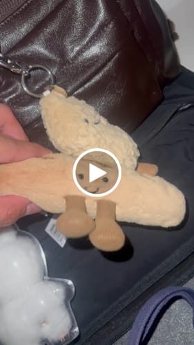 Customer video review of Amuseables Baguette Bag Charm – veskepynt 15 cm | Jellycat