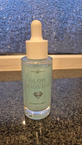 Kundenbewertung mit Foto zu Glow Booster Face Serum - Für strahlende Haut