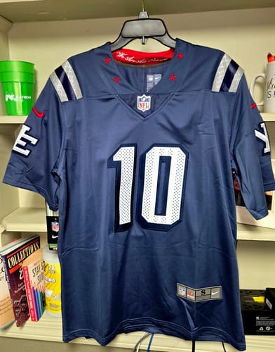 Customer photo review of Men's New England Patriots Drake Maye #10 Storm Blue 2025 Rivalries Collection Limited Jersey