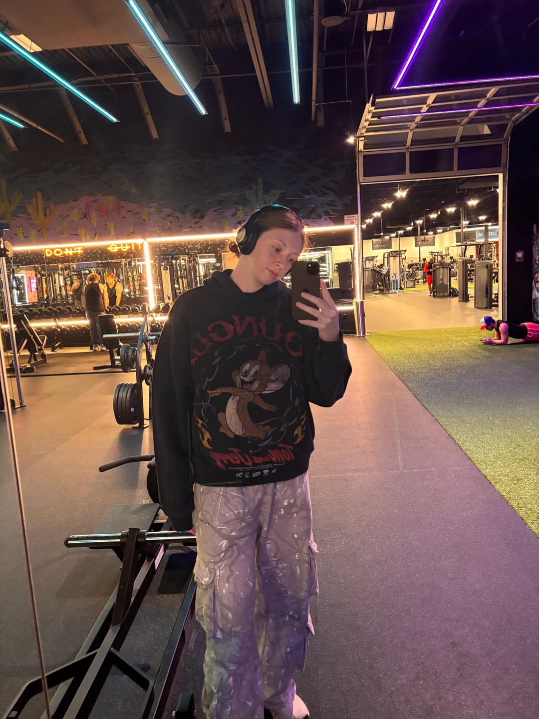 Customer photo review of 5047 - Tom & Jerry Pullover