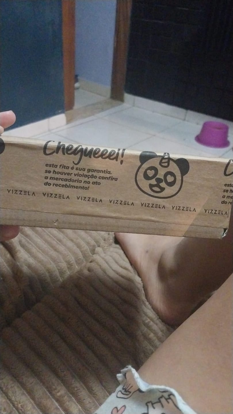 Customer photo review of Lapiseira para Olhos Bordô - Cherry - Vizzela