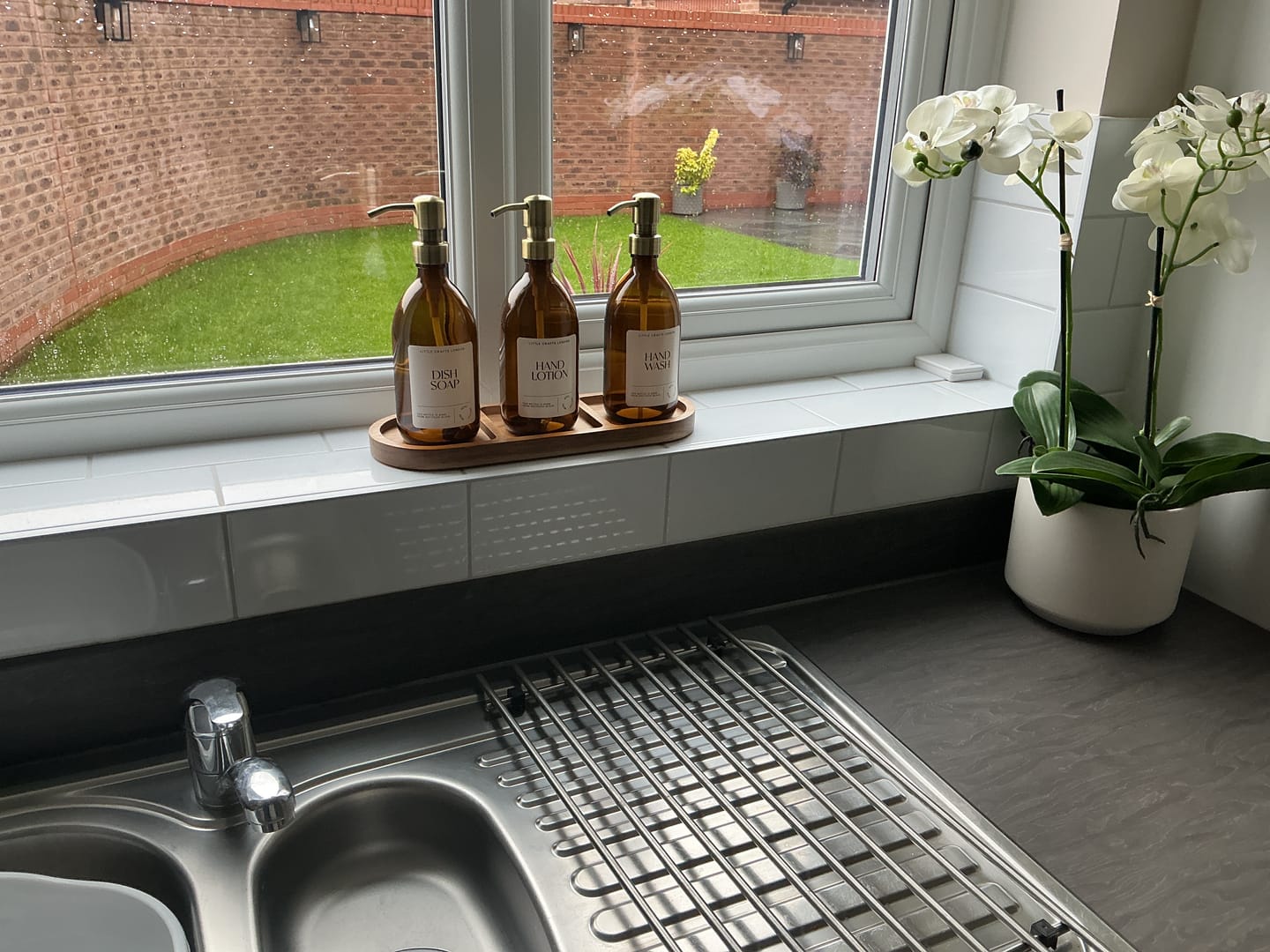 Customer photo review of Set of 3 Reusable Amber Glass Bottles 500 ML with Metal Pump and Long Tray